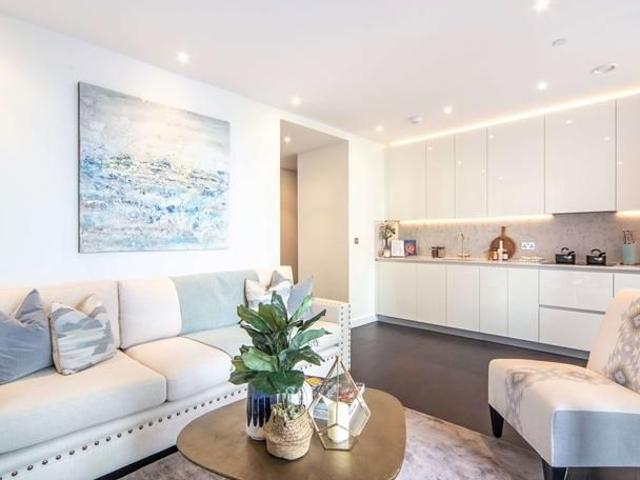 Charles Clowes Walk, London SW11, 2 bed flat to rent, £4,853 pcm | PrimeLocation