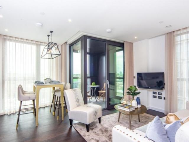 Charles Clowes Walk, London SW11 2 bed property to rent £4,658 pcm £1,075 pw