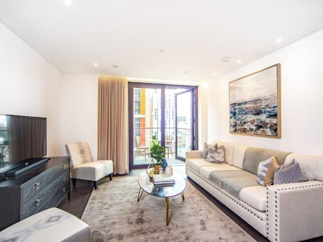 Charles Clowes Walk, London SW11, 3 bed flat to rent, £6,218 pcm | PrimeLocation
