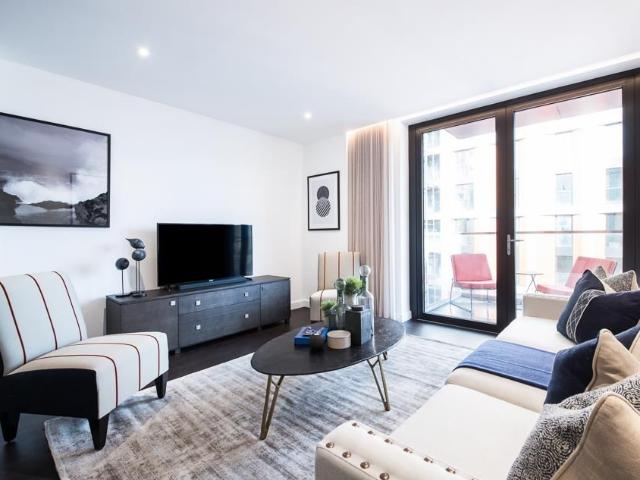 Charles Clowes Walk, London SW11, 3 bed flat to rent, £7,735 pcm | PrimeLocation