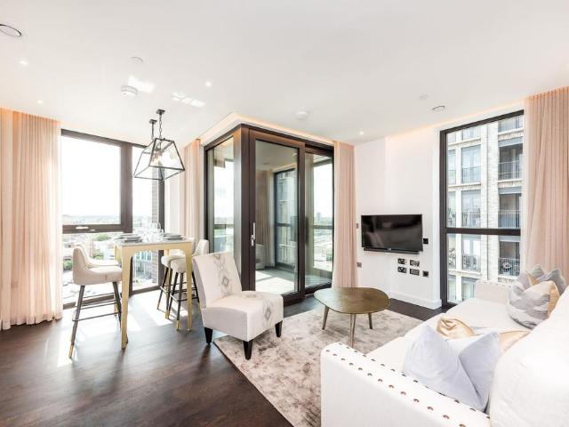 Charles Clownes Walk, SW8, Nine Elms. 2 bed flat to rent £4,658 pcm £1,075 pw