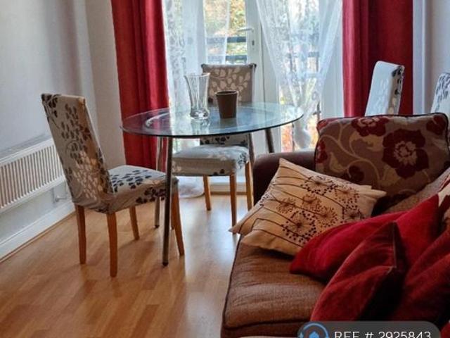 Charles Haller Street, London, SW2 2 bed flat to rent £2,150 pcm £496 pw