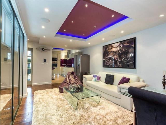 Charles Lane, St John's Wood, London. 2 bed mews to rent £4,000 pcm £923 pw