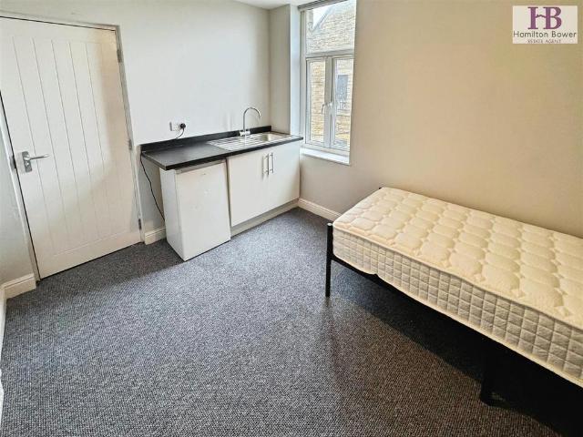 Charles Street, Elland 1 bed in a house share to rent £400 pcm £92 pw