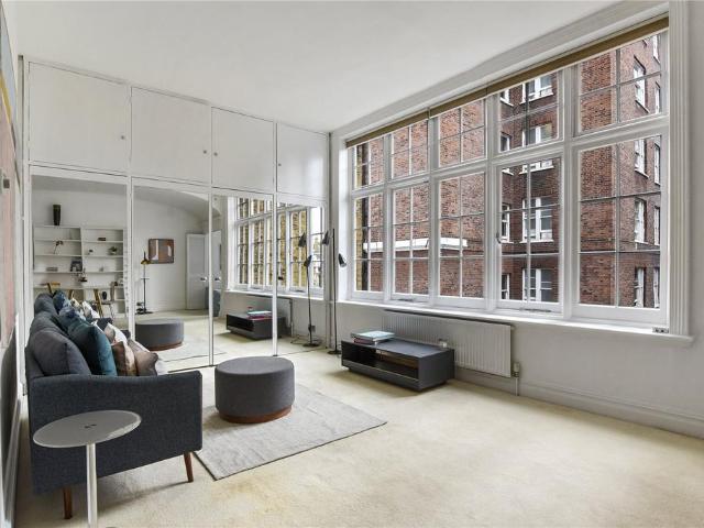 Charles Street, London W1J Studio to rent £2,990 pcm £690 pw