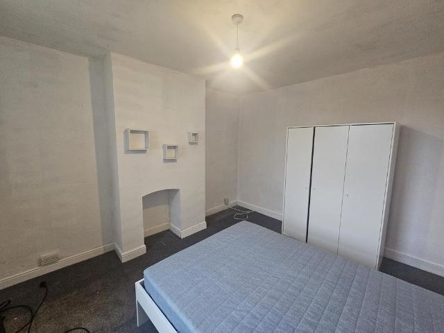 Charles Street, Maidstone, ME16 4 bed flat to rent £650 pcm £150 pw