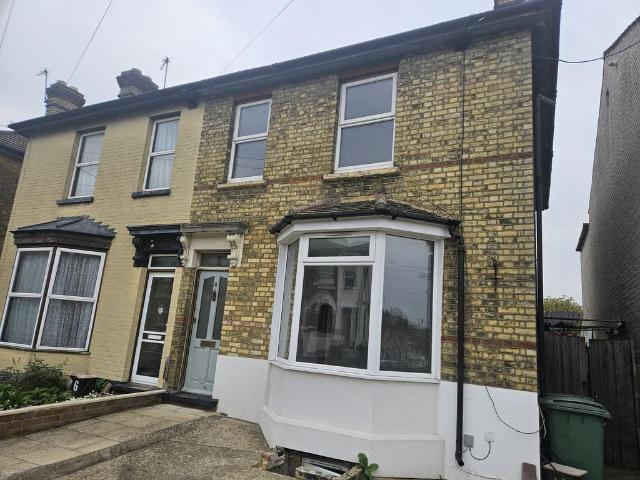 Charles Street, Maidstone, ME16 4 bed flat to rent £650 pcm £150 pw