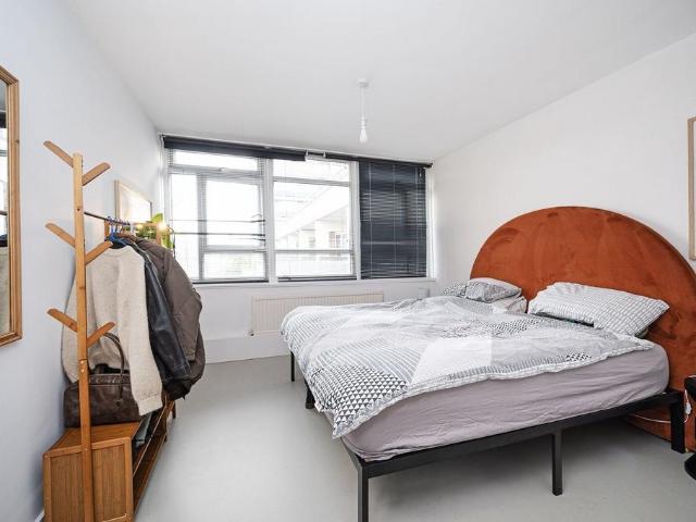 Charles Square, Hoxton, London, N1 1 bed flat to rent £3,500 pcm £808 pw