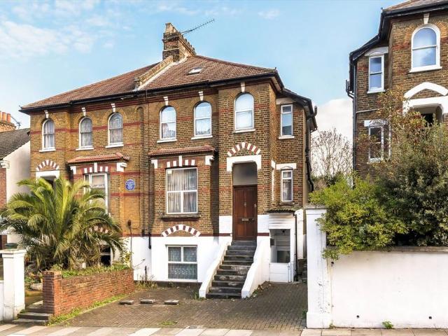 Charlton Church Lane, Charlton 3 bed semi detached house to rent £2,200 pcm £508 pw