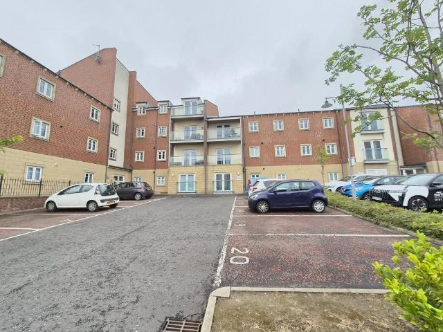 Charlton Court, Benton, Newcastle. 2 bed flat to rent £1,100 pcm £254 pw