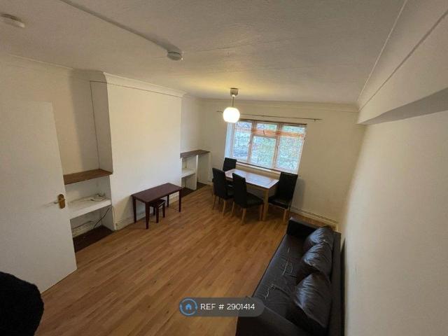 Charlton Court, London E6, 2 bed flat to rent, £1,575 pcm | PrimeLocation