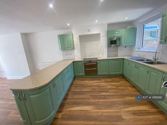Charlton, London, SE7 4 bed flat to rent £2,750 pcm £635 pw