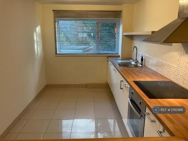 Charlton Mead Drive, Bristol, BS10 2 bed flat to rent £1,375 pcm £317 pw