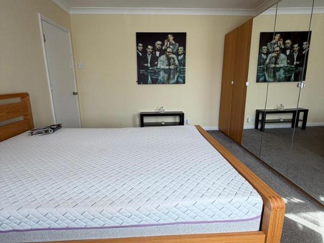 Charlton Park Lane, London SE7 1 bed in a house share to rent £850 pcm £196 pw