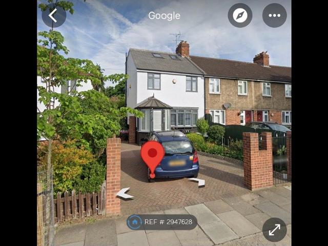 Charlton Park Lane, London SE7, 3 bed shared accommodation to rent, £3,000 pcm | PrimeLocation