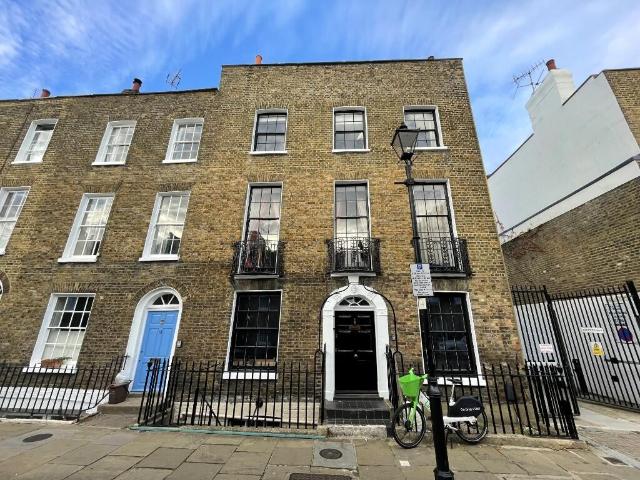 Charlton Place, London N1 2 bed flat to rent £2,600 pcm £600 pw