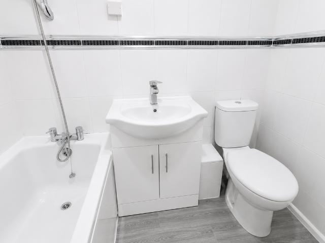 Charlton Road, Edmonton N9, Studio to rent, £1,250 pcm | PrimeLocation