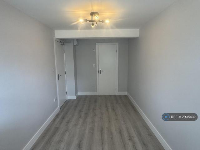 Charlton Road, London, TW17 Studio to rent £830 pcm £192 pw