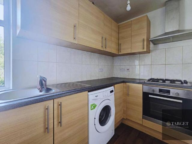 Charlton Road, London N9 2 bed flat to rent £1,500 pcm £346 pw