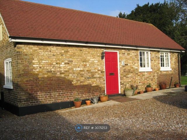 Charlton Road, Shepperton TW17, 2 bed maisonette to rent, £1,500 pcm | PrimeLocation