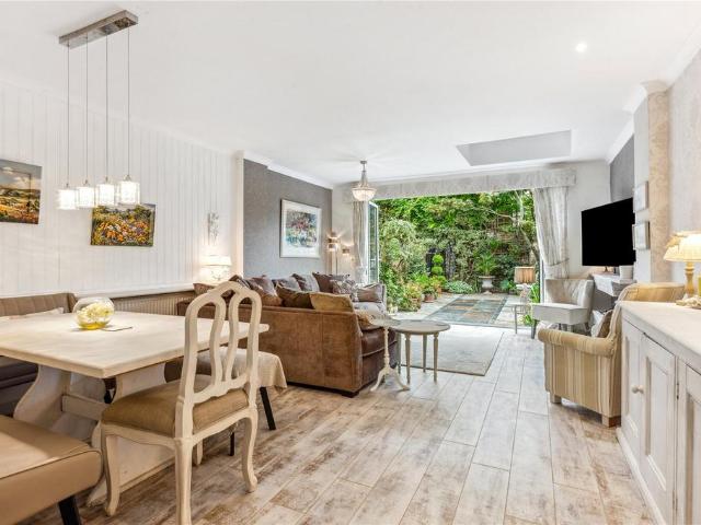 Charlwood Terrace, London 3 bed terraced bungalow to rent £6,500 pcm £1,500 pw