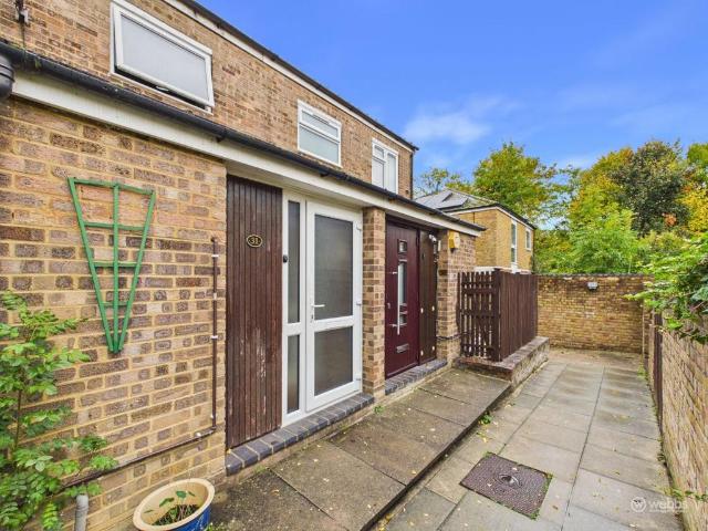 Charlwood, The Green, Croydon 3 bed end of terrace house to rent £2,100 pcm £485 pw