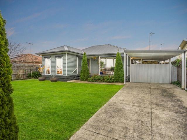 Charm and Convenience in Peaceful Pocket