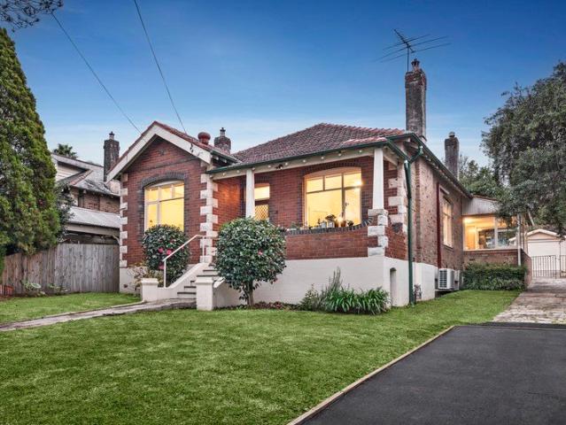 Charm and Potential in Prestigious Walk Rail Location