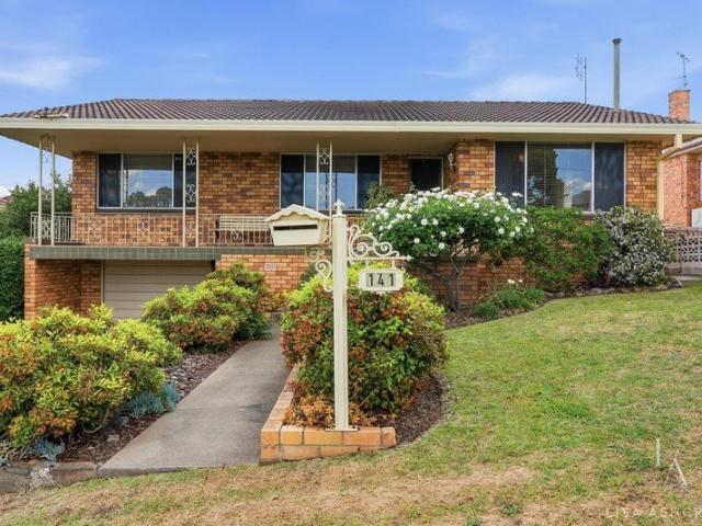 CHARM, CHARACTER & A BEAUTIFUL GARDEN SETTING!