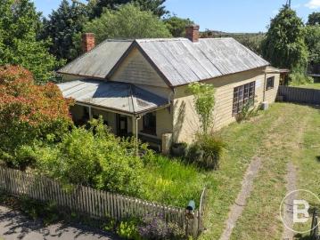 CHARM, CHARACTER & FUNCTIONAL LIVING IN THE HEART OF CLUNES