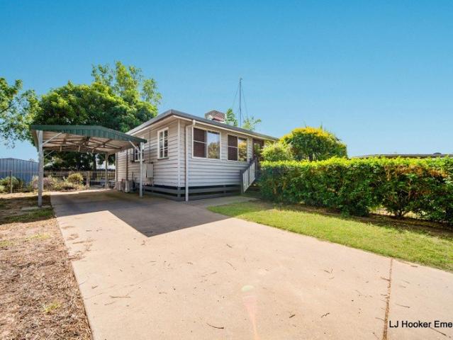 CHARM, COMFORT & LOCATION YOUR SOUTH SIDE GEM AWAITS!