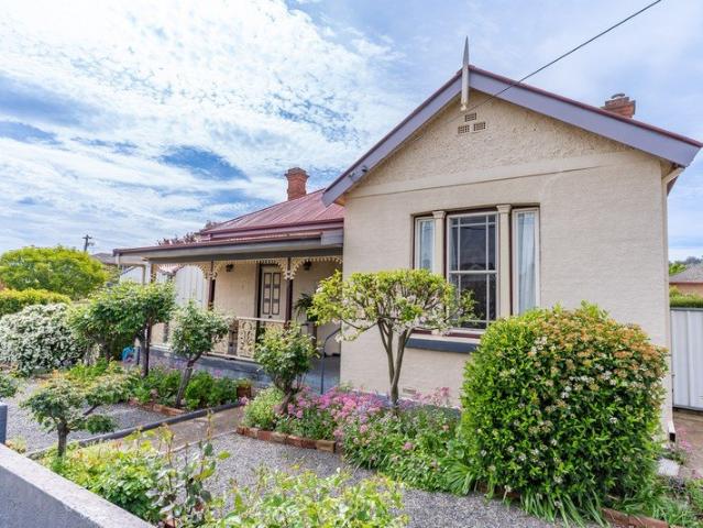 CHARM, CONVENIENCE & BEAUTIFULLY ESTABLISHED GARDENS