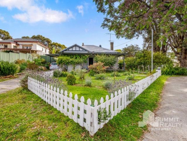 CHARM, CONVENIENCE & COASTAL LIFESTYLE