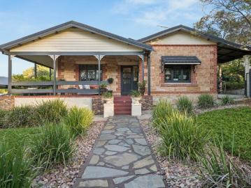 Charm in Aberfoyle Park