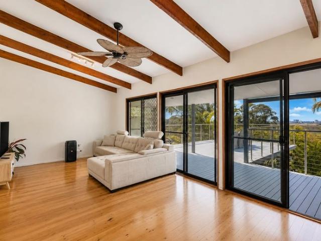 CHARM, PRIVACY & OCEAN VIEWS THE PERFECT COASTAL RETREAT