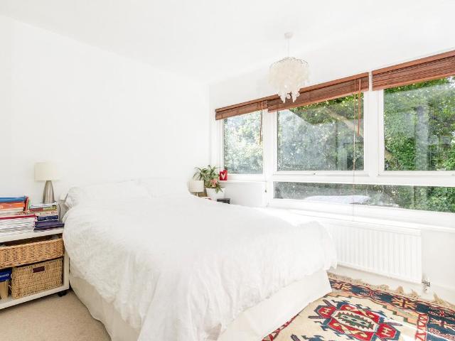 Charmouth Court, Kings Road TW10, 2 bed flat to rent, £2,150 pcm | PrimeLocation