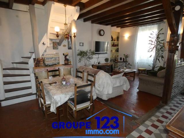 Charmoy: maison de 150 m2 avec terrasse et 4 chambres