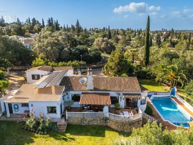 Charmosa Villa com Vista para a Montanha 249m² Alvor
