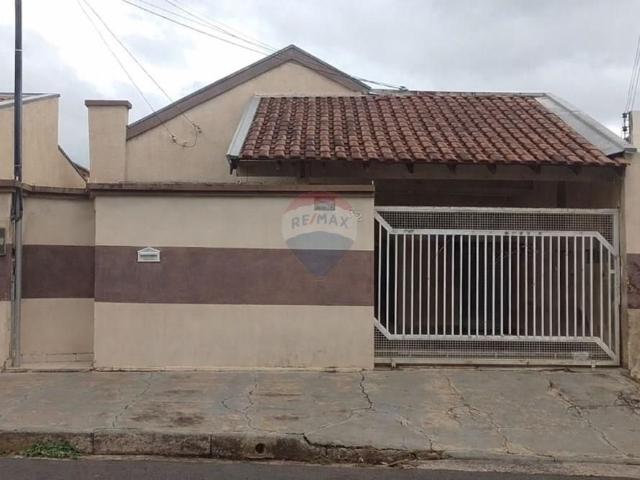 Charmosa Casa no Centro de Tupã 3 Quartos, 1 Banho