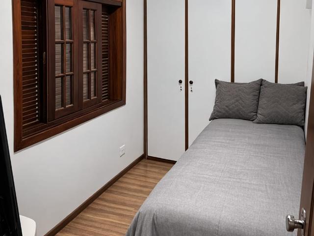 Charmosa Casa no Xaxim com Churrasqueira Privativa