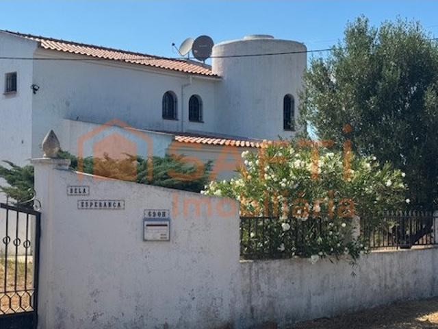 Charmosa casa com grande terreno em Paderne, Algarve