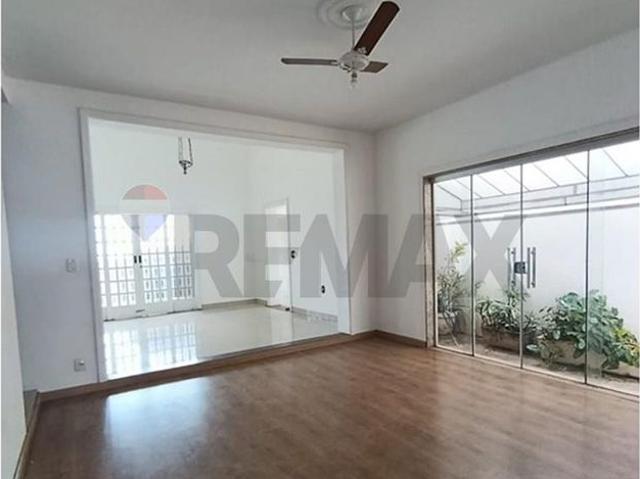 Charmosa Casa com Piscina para Alugar!