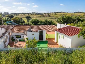 Charmosa casa de aldeia com 3 quartos e quintal