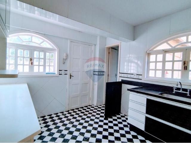 Charmosa Casa de Condomínio em Teresópolis, RJ