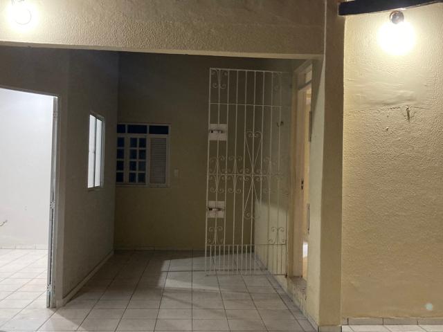 Charmosa Casa de Condomínio no Passaré