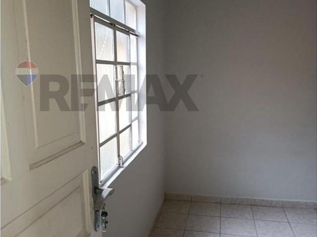 Charmosa casa para aluguel na Vila Constança