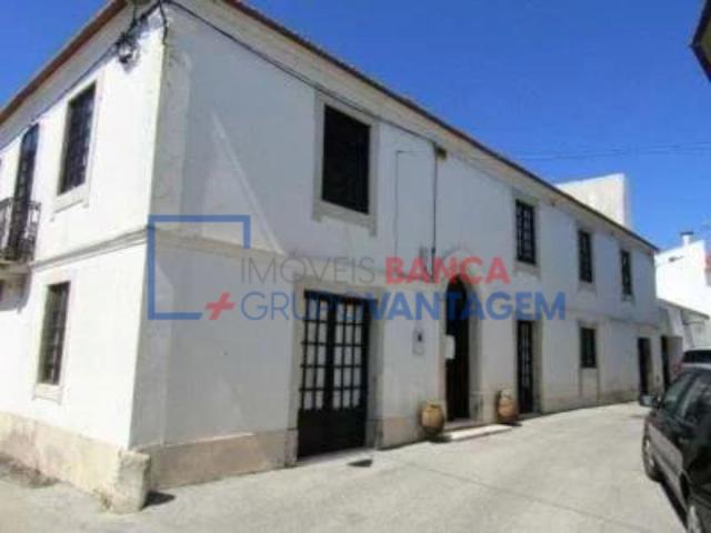 CHARMOSA CASA T5 COM ESPAÇO EXTERIOR E GARAGEM, VERRIDE