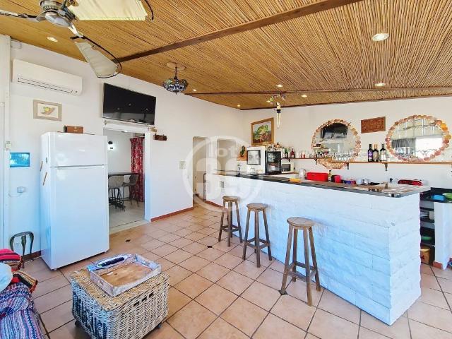 Charmosa Casa Tradicional Algarvia Renovada a Poucos Passos. 70m² Albufeira e Olhos de Água