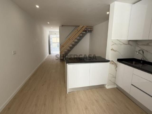 Charmosa Moradia Duplex no Coração das Avenidas Novas