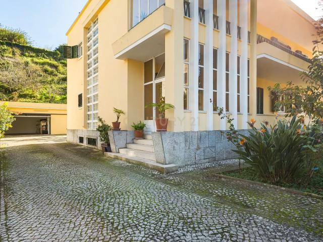 Charmosa Moradia em Alvalade para venda